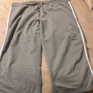 Gray 2X capri knit pants